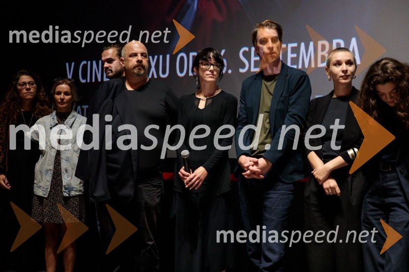  ... ;  ... ;  ... ;  Miha Černec, producent;  Nina Robnik, filmska producentka;  Andrej Eržen, direktor, IARMR;  Nataša Keser, igralka;  Diana  Kolenc, igralkaPremiera slovenskega filma Opazovanje, Cineplexx Ljubljana