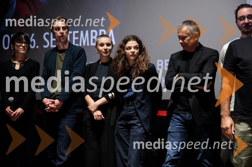  Nina Robnik, filmska producentka;  Jure Henigman, igralec;  Nataša Keser, igralka;  Diana  Kolenc, igralka;  Janez Burger, režiserPremiera slovenskega filma Opazovanje, Cineplexx Ljubljana