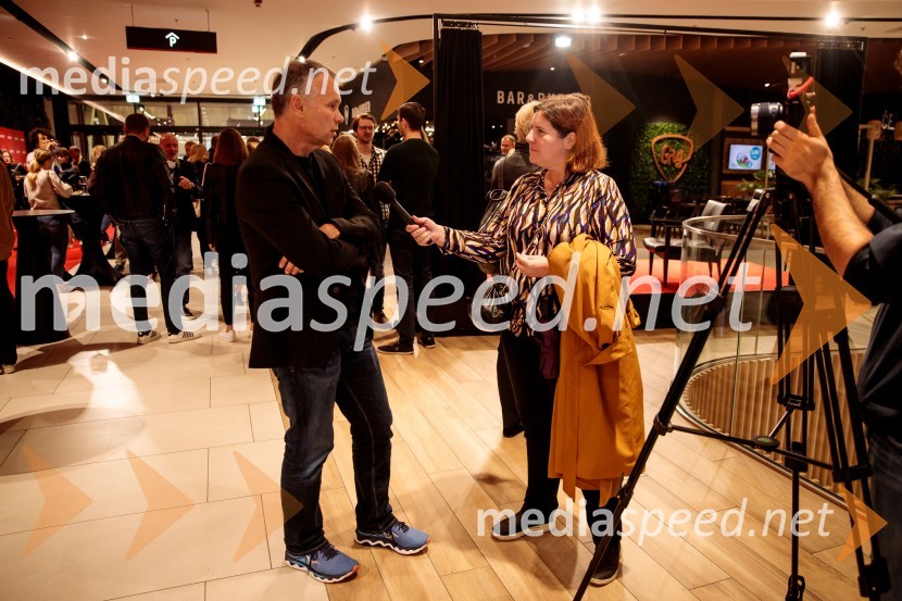  Janez Burger, režiser;  Teja Pelko, novinarkaPremiera slovenskega filma Opazovanje, Cineplexx Ljubljana