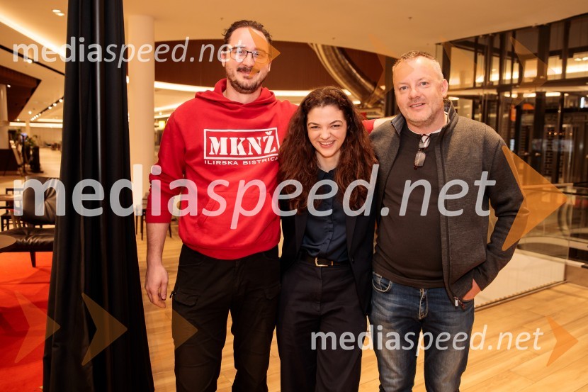  ... ;  Diana  Kolenc, igralka;  ... Premiera slovenskega filma Opazovanje, Cineplexx Ljubljana