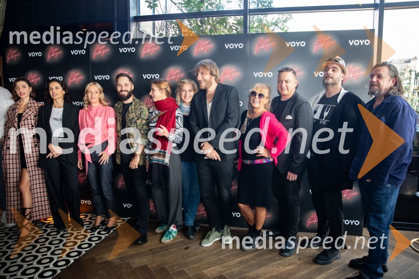  Zala Djurić, igralka;  Sanja Raičević, režiserka;  Stella Litou, direktorica, PRO PLUS in RTL Hrvaška;  Luka Štigl, režiser;  Mila Fürst, igralka;  Karin Komljanec, igralka;  Matej   Puc, igralec;  Zvezdana  Mlakar, igralka;  Luka Cimprič, igralec;  Gregor Gruden, igralec;  ... Ekskluzivna premiera nove serije Hiša ljubezni