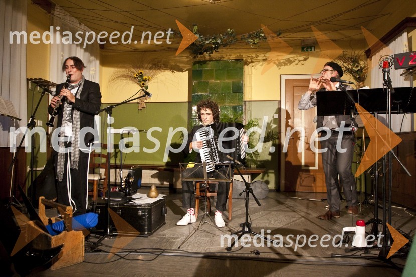 Boštjan Gombač, glasbenik in igralec, Marko Brdnik, glasbenik in igralec ter Brane Završan, igralec in povezovalec prireditvePodelitev nagrade Kresnik