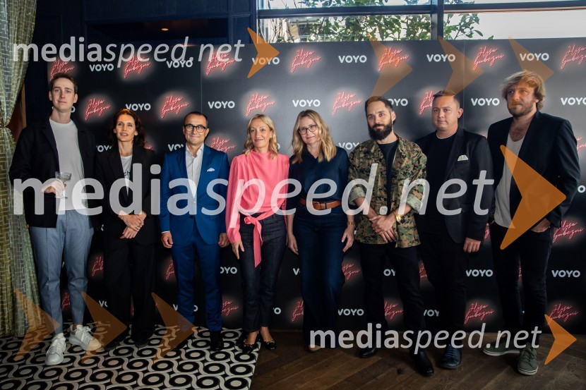  ... ;  Sanja Raičević, režiserka;  Aleš Muhič, direktor trženja PRO PLUS;  Stella Litou, direktorica, PRO PLUS in RTL Hrvaška;  Danica Knego, programska direktorica PRO PLUS;  Luka Štigl, režiser;  Luka Cimprič, igralec;  Matej   Puc, igralecEkskluzivna premiera nove serije Hiša ljubezni