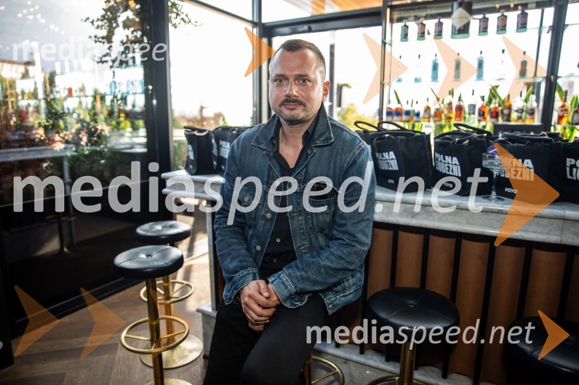  Dejan Krupić, igralecEkskluzivna premiera nove serije Hiša ljubezni