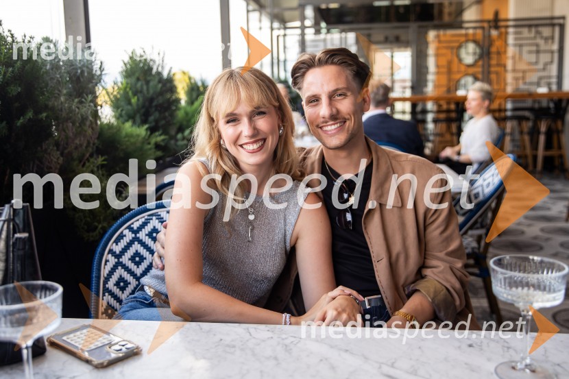  Melani Mekicar, radijska in televizijska voditeljica;  Marko SuboticEkskluzivna premiera nove serije Hiša ljubezni