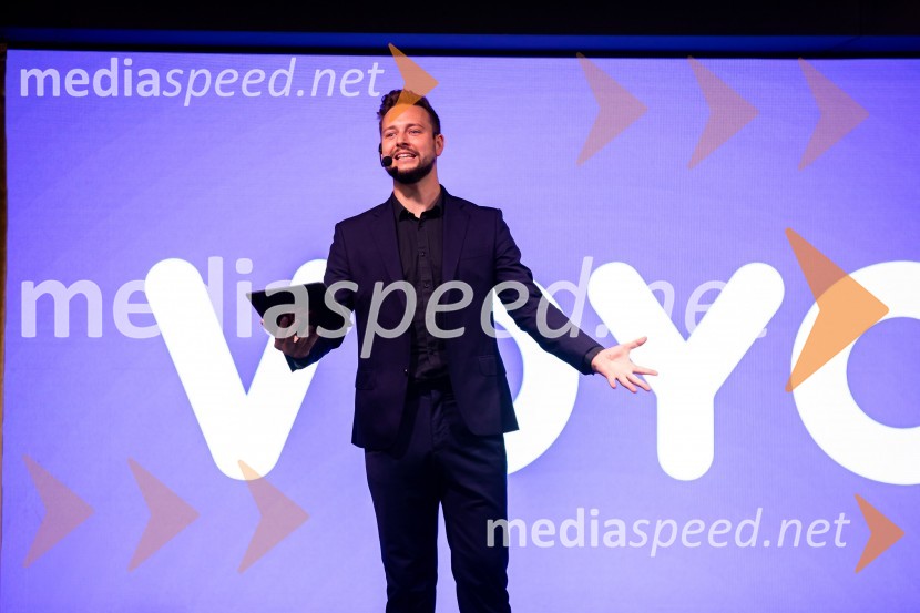  Alen Podlesnik, moderator, novinar POP TVEkskluzivna premiera nove serije Hiša ljubezni