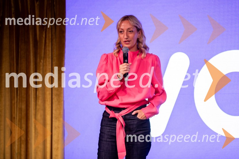  Stella Litou, direktorica, PRO PLUS in RTL HrvaškaEkskluzivna premiera nove serije Hiša ljubezni