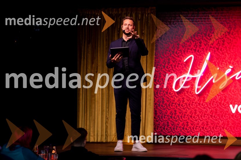  Alen Podlesnik, moderator, novinar POP TVEkskluzivna premiera nove serije Hiša ljubezni