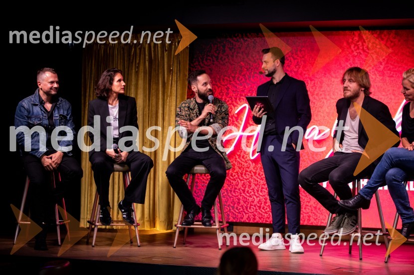  Dejan Krupić, igralec;  Sanja Raičević, režiserka;  Luka Štigl, režiser;  Alen Podlesnik, moderator, novinar POP TV;  Matej Puc, igralecEkskluzivna premiera nove serije Hiša ljubezni