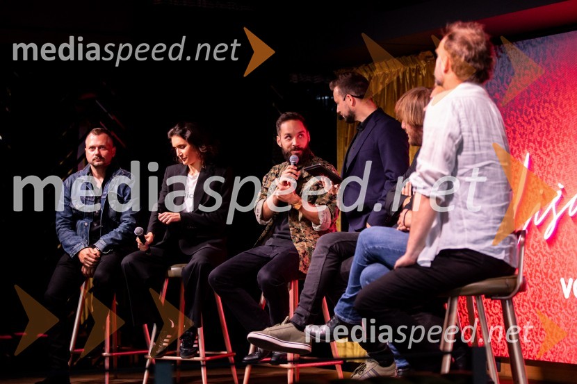  Dejan Krupić, igralec;  Sanja Raičević, režiserka;  Luka Štigl, režiser;  Alen Podlesnik, moderator, novinar POP TVEkskluzivna premiera nove serije Hiša ljubezni