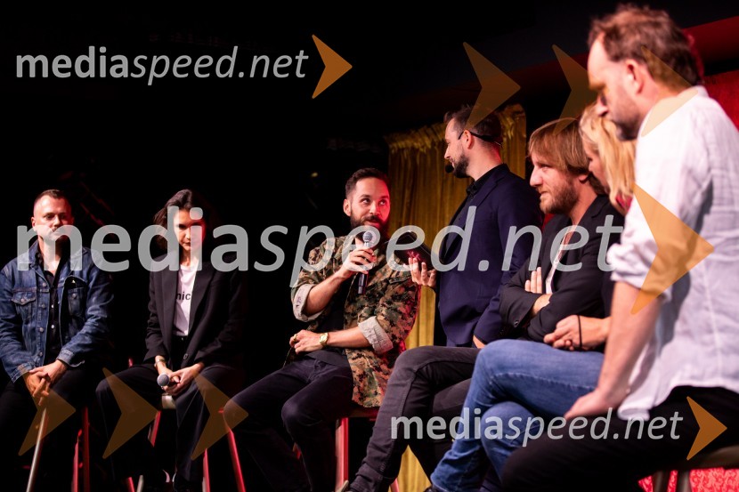  Dejan Krupić, igralec;  Sanja Raičević, režiserka;  Luka Štigl, režiser;  Alen Podlesnik, moderator, novinar POP TV;  Matej   Puc, igralec;  Gregor Gruden, igralecEkskluzivna premiera nove serije Hiša ljubezni