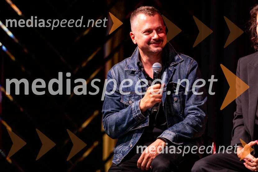  Dejan Krupić, igralecEkskluzivna premiera nove serije Hiša ljubezni