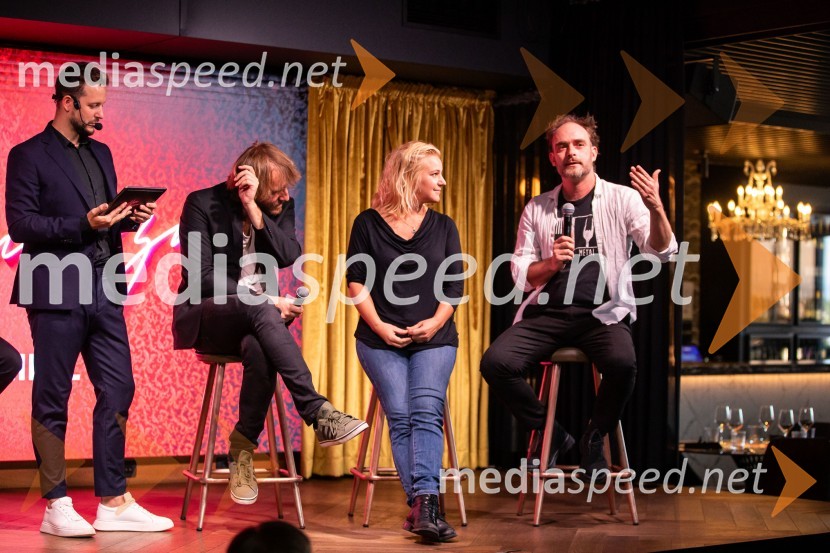  Alen Podlesnik, moderator, novinar POP TV;  Matej   Puc, igralec;  Karin Komljanec, igralka;  Gregor Gruden, igralecEkskluzivna premiera nove serije Hiša ljubezni