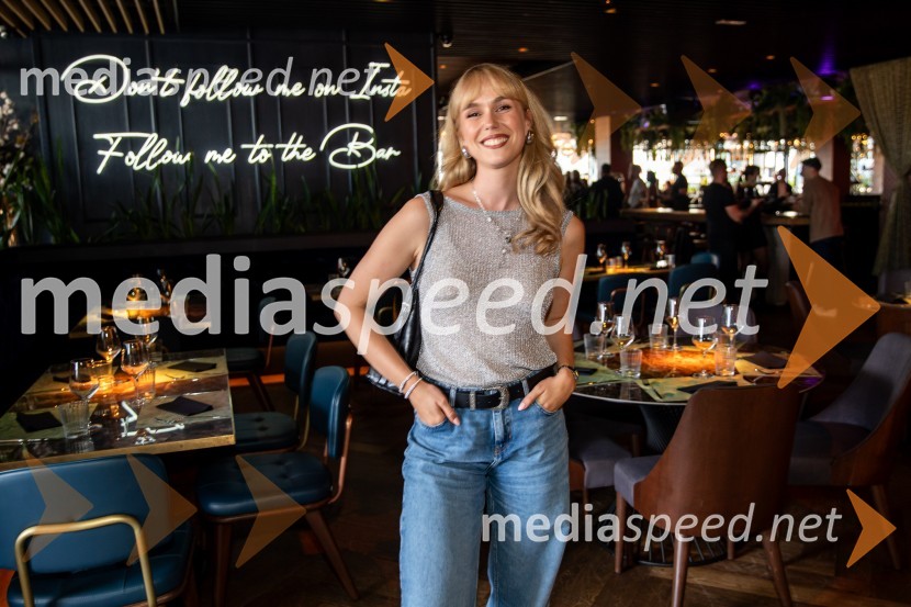  Melani Mekicar, radijska in televizijska voditeljicaEkskluzivna premiera nove serije Hiša ljubezni