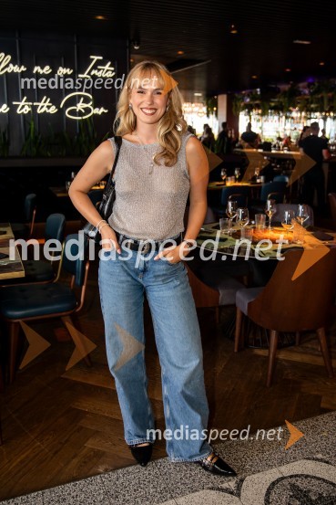  Melani Mekicar, radijska in televizijska voditeljicaEkskluzivna premiera nove serije Hiša ljubezni