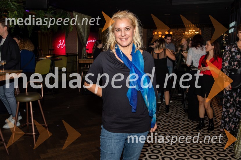  Karin Komljanec, igralkaEkskluzivna premiera nove serije Hiša ljubezni