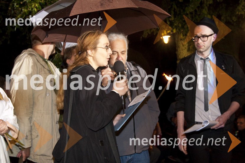 Dr. Vanesa Matajc, vodja Kresnikove žirije in Dražen Dragojevič, povezovalec dogodkaPodelitev nagrade Kresnik