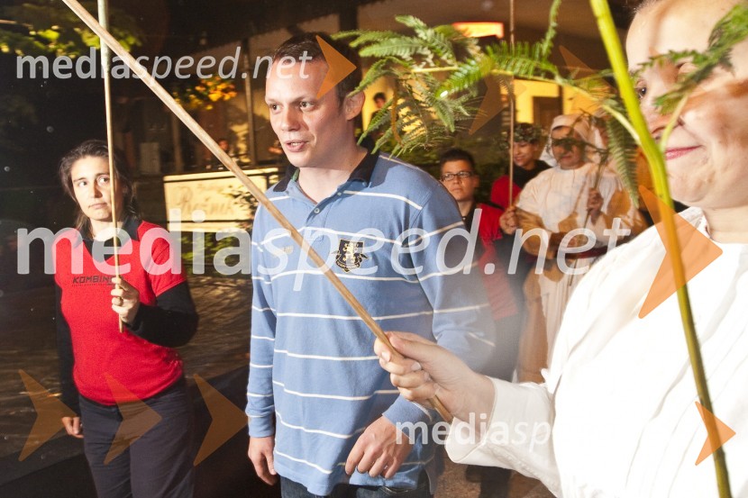 Aleksandar Rajaković - Sale, predstavnik Gorana Vojnoviča, v vlogi Marka Đorđića, literarnega junaka romana Čefurji raus! Gorana Vojnoviča, dobitnika nagrade Kresnik 2009Podelitev nagrade Kresnik