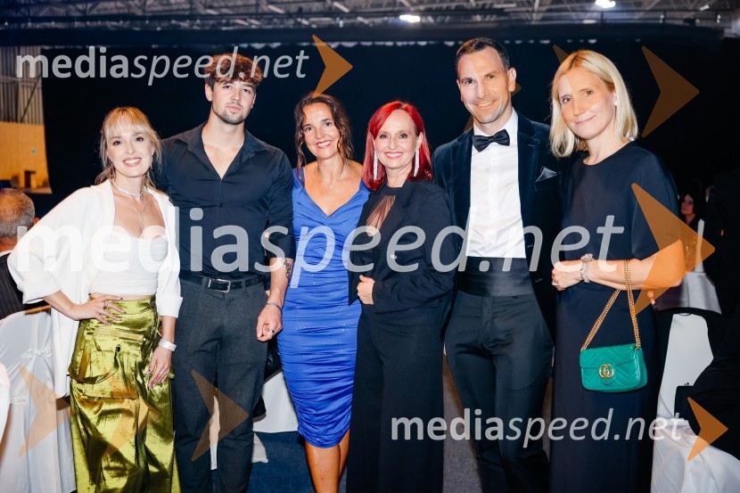  Nika Kljun, plesalka;  ... ;  ... ;  Janja Pušl, ustanoviteljica in solastnica Bolero;  Matevž Česen, poklicni plesalec, koreograf, trener športnega plesa, plesni sodnik ;  Tanja ČesenPrireditev ob 70. obletnici Plesne zveze Slovenije