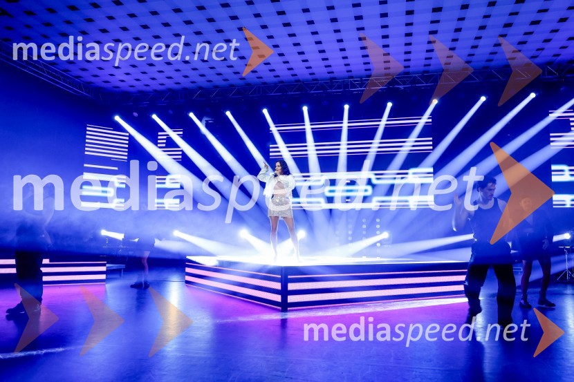  Lea Sirk, pevkaPrireditev ob 70. obletnici Plesne zveze Slovenije