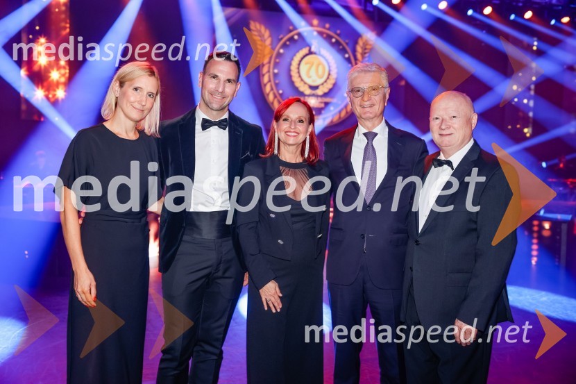  Tanja Česen;  Matevž Česen, poklicni plesalec, koreograf, trener športnega plesa, plesni sodnik ;  Janja Pušl, ustanoviteljica in solastnica Bolero;  Franjo Bobinac, predsednik, Olimpijski komite Slovenije;  Zoran Kljun, direktor, plesna šola BoleroPrireditev ob 70. obletnici Plesne zveze Slovenije