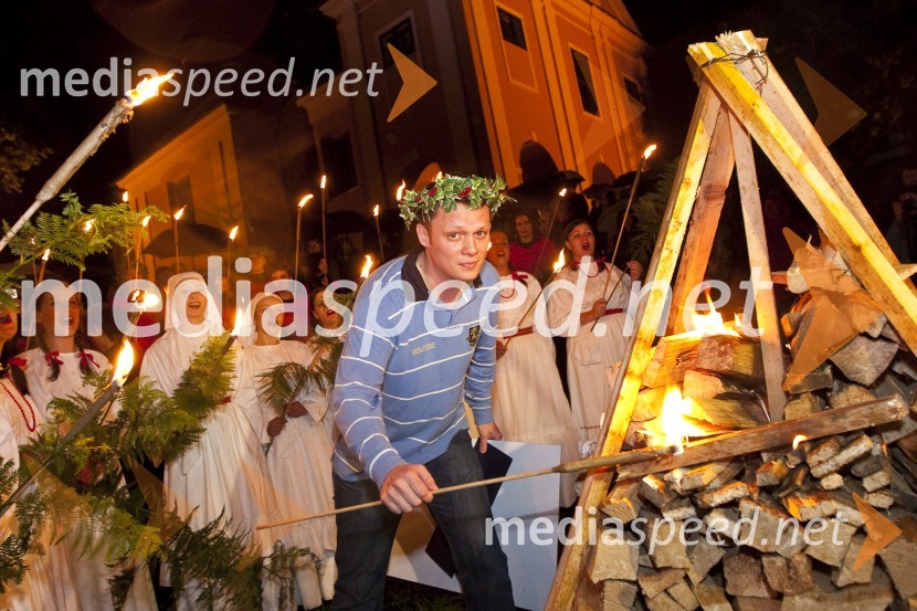 Aleksandar Rajaković - Sale, predstavnik Gorana Vojnoviča, v vlogi Marka Đorđića, literarnega junaka romana Čefurji raus! Gorana Vojnoviča, dobitnika nagrade Kresnik 2009Podelitev nagrade Kresnik