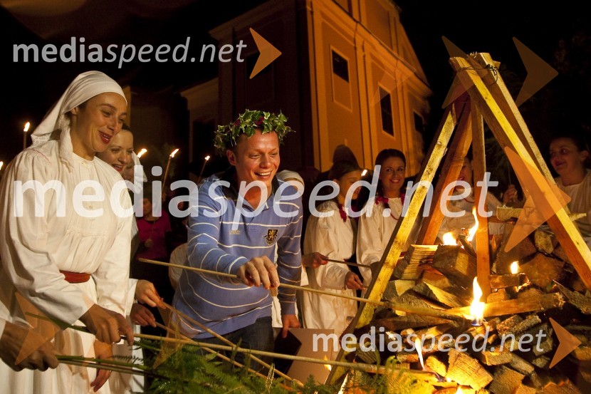 Aleksandar Rajaković - Sale, predstavnik Gorana Vojnoviča, v vlogi Marka Đorđića, literarnega junaka romana Čefurji raus! Gorana Vojnoviča, dobitnika nagrade Kresnik 2009Podelitev nagrade Kresnik