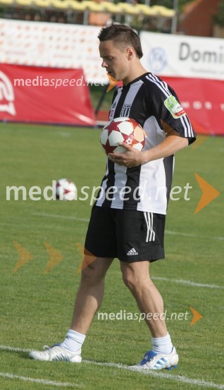Ermin Rakovič, nogometašFree kick master Slovenija 2005