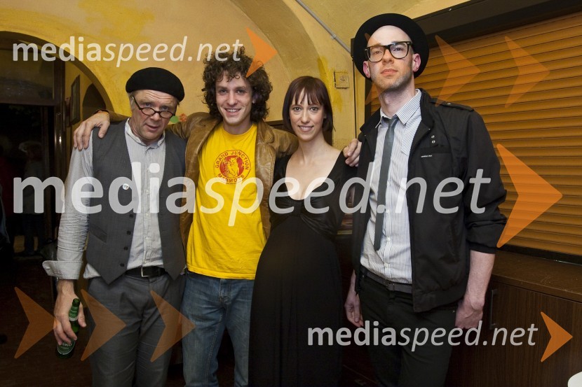 Brane Završan, igralce in povezovalec dogodka, Marko Brdnik, glasbenik in igralec, Tina Košir in Dražen Dragojevič, povezovalca dogodkaPodelitev nagrade Kresnik