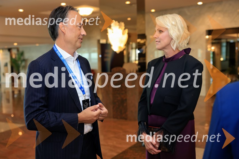  Tomislav Čizmić, predsednik poslovodstva družbe, Telemach Slovenija d.o.o.;  Petra Juvančič, izvršna direktorica, Združenje ManagerManagerski kongres 2024, prvi dan