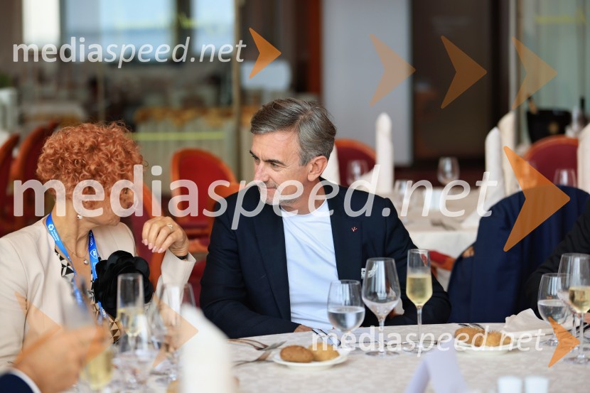  Marta Kelvišar, direktorica, Adria Dom;  Marko Lukić, lastnik in direktor družbe Lumar IGManagerski kongres 2024, prvi dan