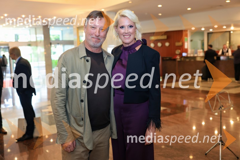  Matjaž Klipšteter, direktor agencije Taktik;  Petra Juvančič, izvršna direktorica, Združenje ManagerManagerski kongres 2024, prvi dan