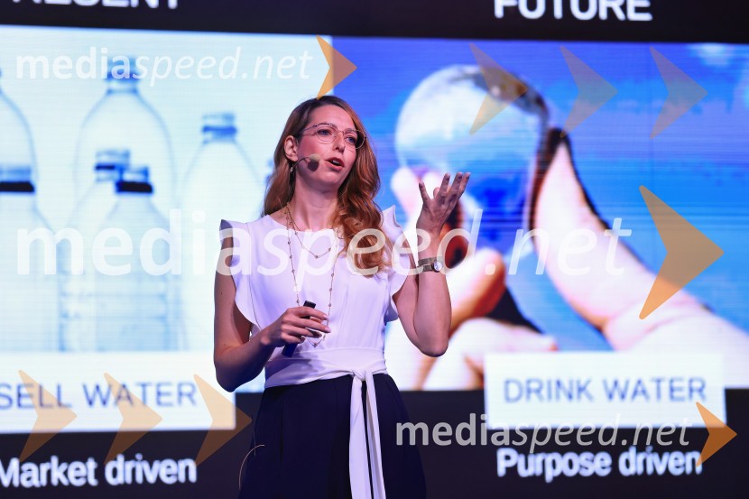  Tanja Schindler, predsednica Združenja profesionalnih futuristov in letošnja govornica Svetovnega gospodarskega foruma (WEF)Managerski kongres 2024, prvi dan