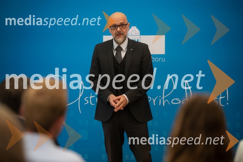 Prof. dr. Dean Korošak,  prorektor za znanstvenoraziskovalno dejavnost Univerze v MariboruNajboljši študent Univerze v Mariboru je Rene Gril Rogina
