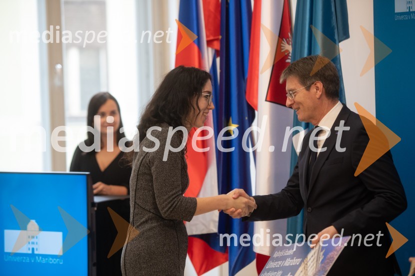  Vanesa Korže; prof. dr. Zdravko Kačič, rektor Univerze v MariboruNajboljši študent Univerze v Mariboru je Rene Gril Rogina