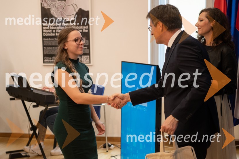  ... ; prof. dr. Zdravko Kačič, rektor Univerze v MariboruNajboljši študent Univerze v Mariboru je Rene Gril Rogina