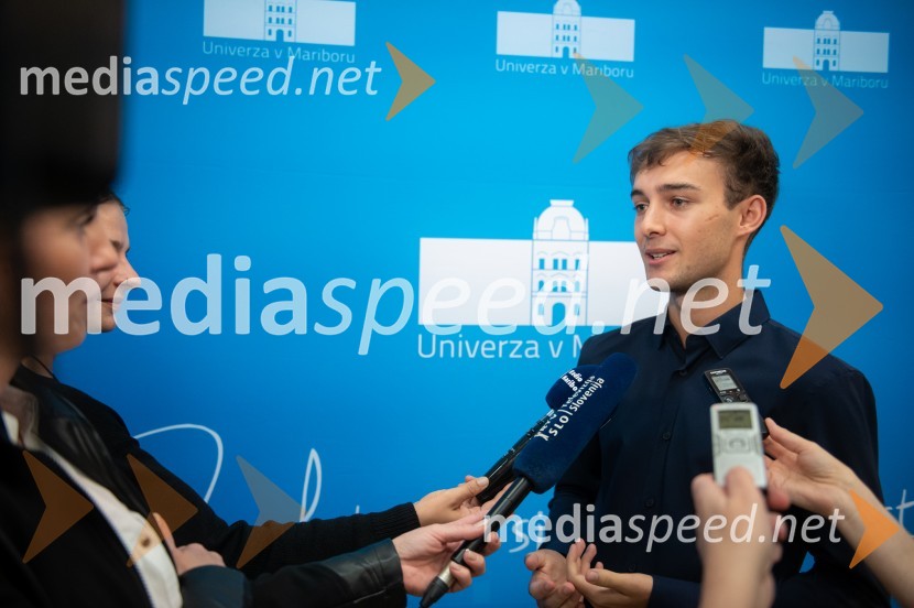  Rene Gril Rogina, Najboljši študent Univerze v Mariboru 2023/2024Najboljši študent Univerze v Mariboru je Rene Gril Rogina