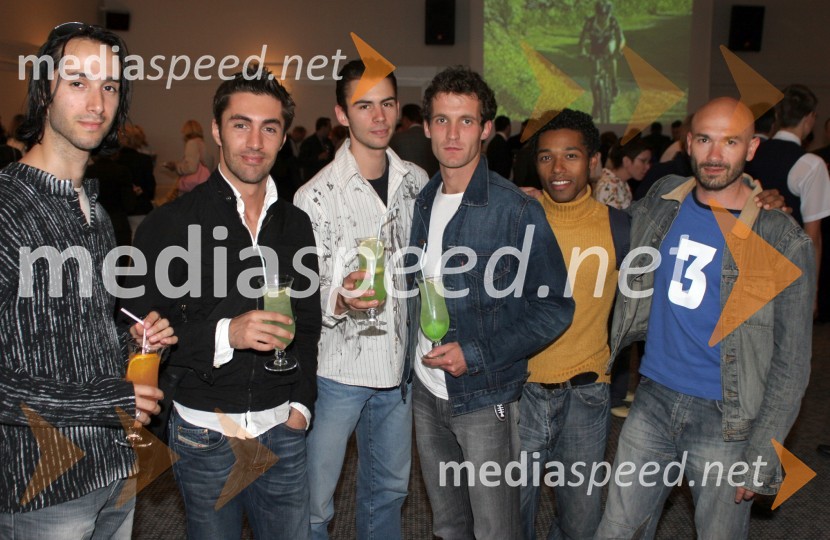 Baletniki SNG Maribor: Eugen Dobrescu, Edward Clug, Matjaž Marin, Teberiu Marta, Christian Guerematchi in Sergiu MogaHotel Habakuk 7. obletnica