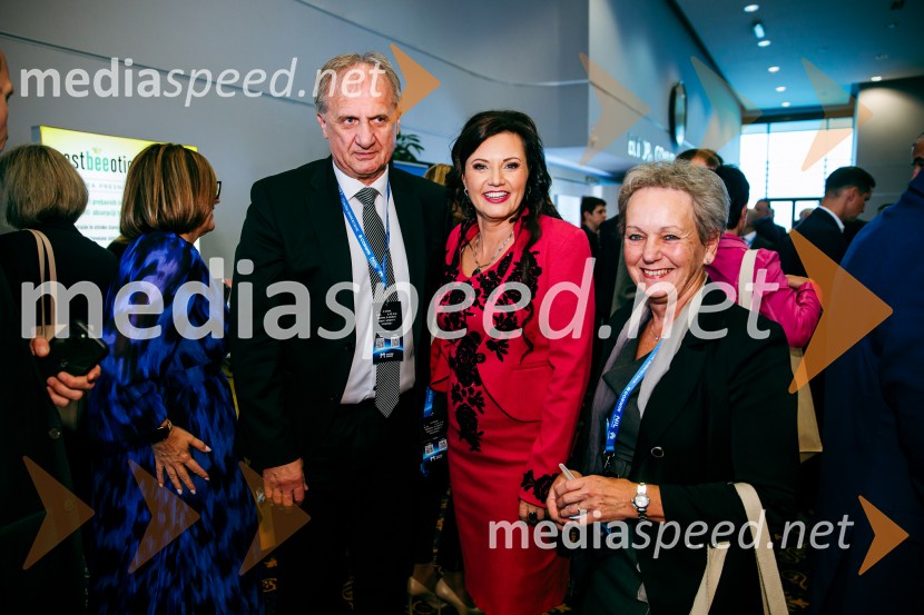  Ivan Simič, bivši predsednik NZS;  Andreja Jernejčič, direktorica podjetja za piar, digitalni piar, komuniciranje, treninge javnega nastopanja in izobraževanja Lin&Nil;  ... Managerski kongres 2024, prvi dan