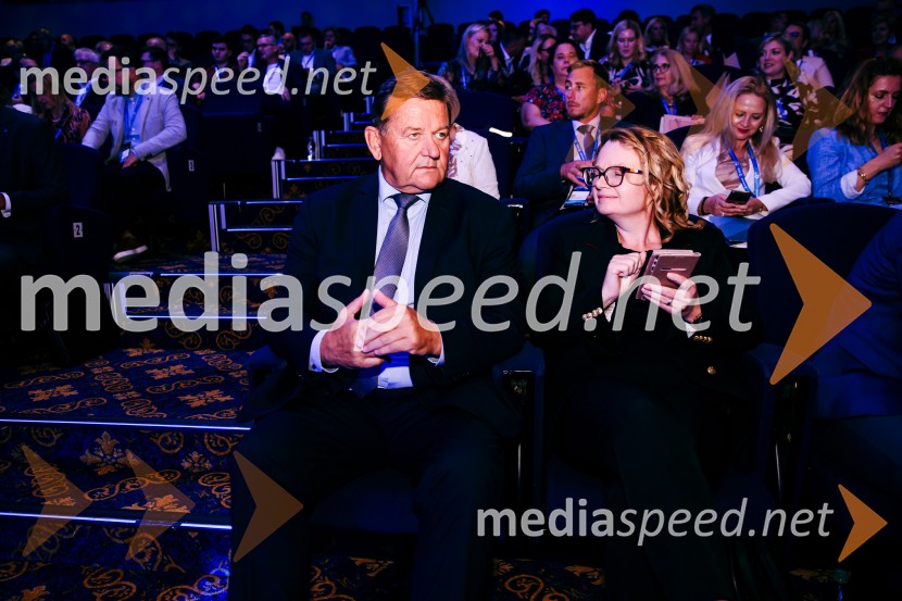 dr. Aleksander Jevšek, minister za kohezijo in regionalni razvoj;  Monika Kirbiš Rojs, sekretarka, Državni svetManagerski kongres 2024, prvi dan