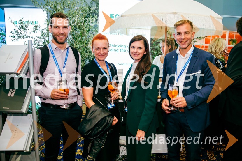  ... ;  ... ;  Melanja Korošec, podpredsednica SZS, podpredsednica skupine KJK Sports;  Leon Korošec, Direktor zimsko-športne divizije, Podpredsednik skupine ElanManagerski kongres 2024, prvi dan