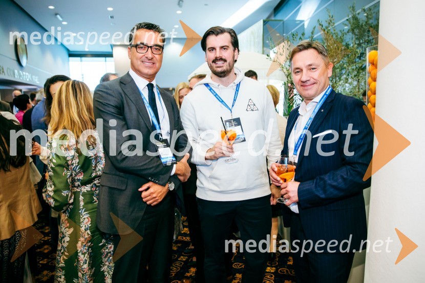  Luigi Fuzio, predsednik uprave, Intesa Sanpaolo Bank;  Tibor Merey, generalni direktor in partner, Boston Consulting Group (BCG), globalni vodja za operacije BCG Web3;  Drago Kavšek, član uprave, PetrolManagerski kongres 2024, prvi dan