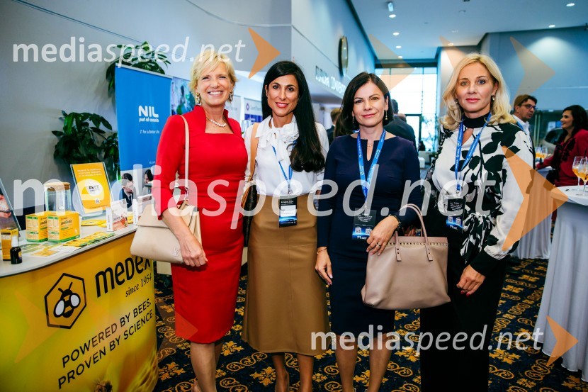  Aleša Mižigoj, direktorica Medex, d. o. o.;  Sanja Savič, PwC Slovenija;  Sladjena Križaj, Reiffeisen leasing;  Katja Potočar, Odvetniška družba PotočarManagerski kongres 2024, prvi dan