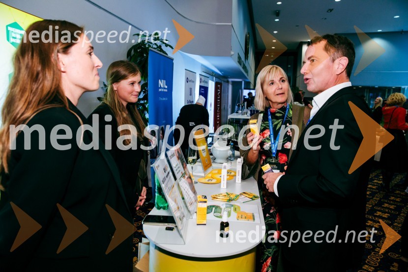  ... ;  ... ;  Medeja Lončar;  Tomaž Orešič, podpredsednik skupine ResaltaManagerski kongres 2024, prvi dan