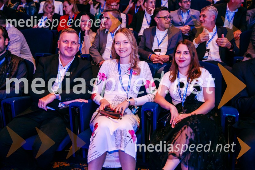 dr. Simon Rečnik, direktor Trdnih izdelkov in član uprave Leka d.d.;  Ajda Novak, Lek;  Nika Lavrič, LekManagerski kongres 2024, prvi dan