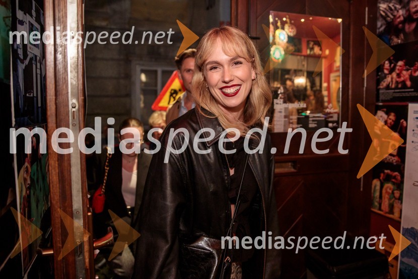  Melani Mekicar, radijska in televizijska voditeljicaMorska deklica, krstna uprizoritev v Mini teatru