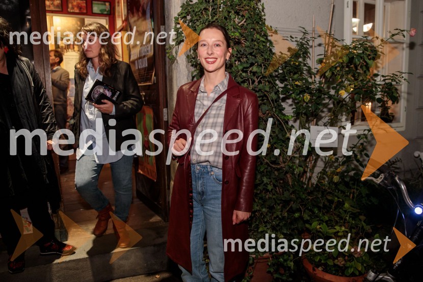  Sara Gorše, igralkaMorska deklica, krstna uprizoritev v Mini teatru