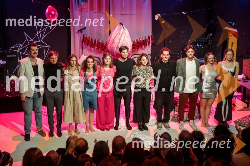  Claudi Sovre, vizualni umetnik;  Jure Srdinšek, režiser;  Nina  Kuclar Stiković, dramaturginja;  Gaja Filač, igralka;  Julita Kropec, igralka;  Svit Stefanija, igralec;  Lucija Zucchiati, scenografinja;  Domen Lušin, oblikovalec svetlobe;  Martin Vogrin, glasbenik;  Mina Švajger, igralka;  Julija Klavžar, igralkaMorska deklica, krstna uprizoritev v Mini teatru