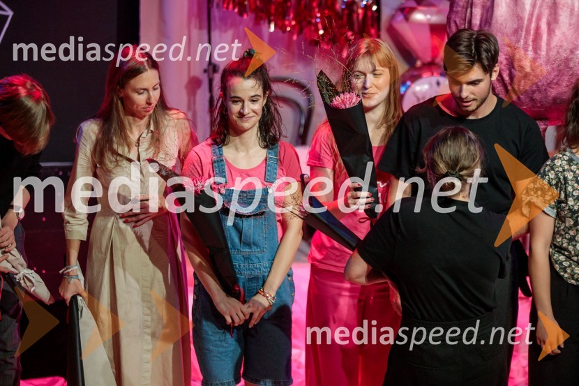  Nina  Kuclar Stiković, dramaturginja;  Gaja Filač, igralka;  Julita Kropec, igralka;  Svit Stefanija, igralecMorska deklica, krstna uprizoritev v Mini teatru