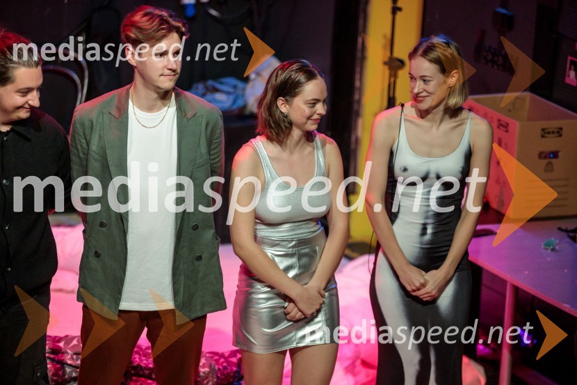  Martin Vogrin, glasbenik;  Domen Lušin, oblikovalec svetlobe;  Mina Švajger, igralka;  Julija Klavžar, igralkaMorska deklica, krstna uprizoritev v Mini teatru